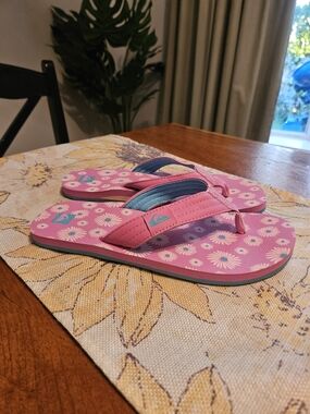 Quiksilver Pink Daisy Flip Flops